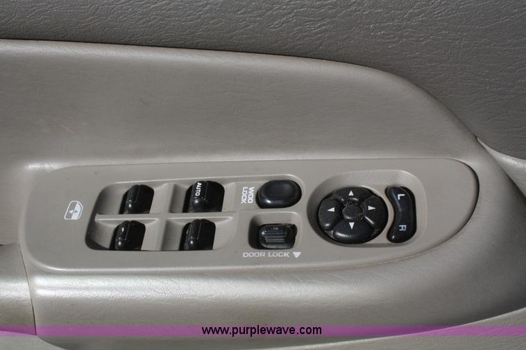 image for item F2505 2005 Dodge Ram 3500 Quad Cab pickup truck