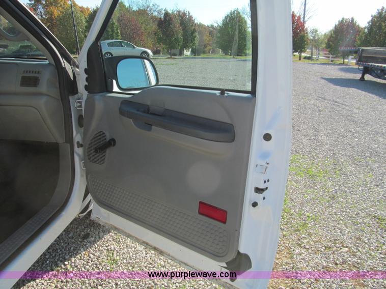 image for item F4632 2000 Ford F250 Super Duty SuperCab pickup truck