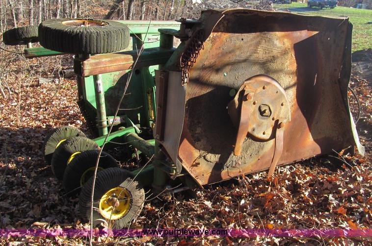 image for item F4667 John Deere 1578 batwing mower