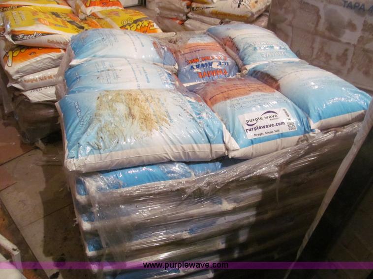 image for item F4669 Thrive Ice Away Extreme