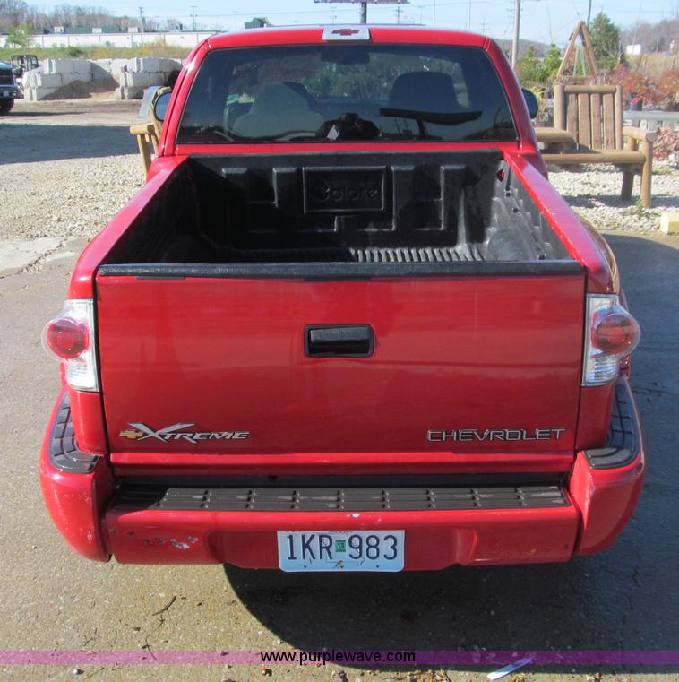 image for item F4672 2000 Chevrolet S10 Xtreme Extended Cab pickup truck