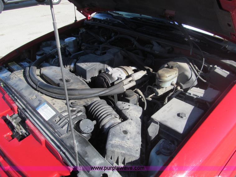 image for item F4672 2000 Chevrolet S10 Xtreme Extended Cab pickup truck