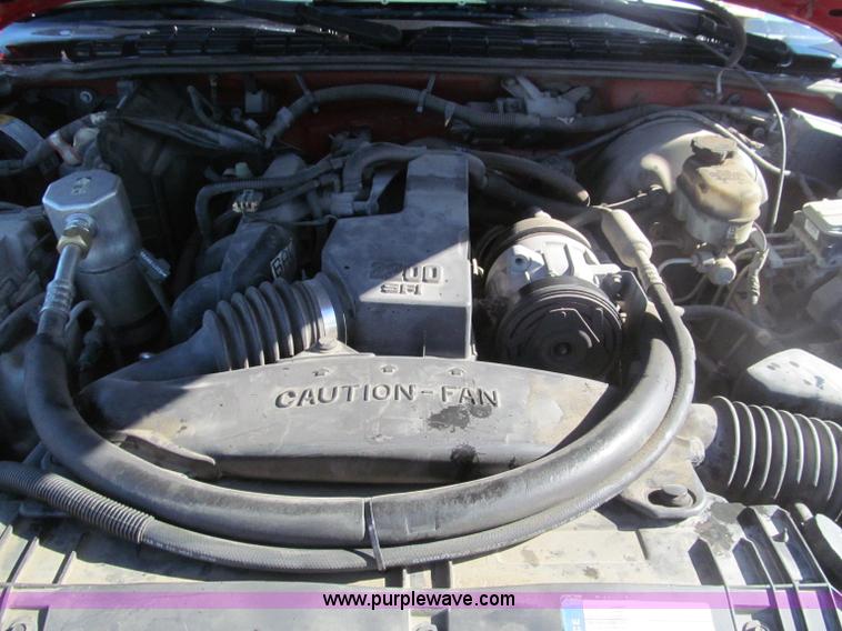 image for item F4672 2000 Chevrolet S10 Xtreme Extended Cab pickup truck