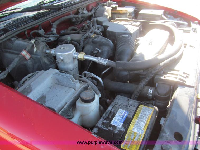 image for item F4672 2000 Chevrolet S10 Xtreme Extended Cab pickup truck