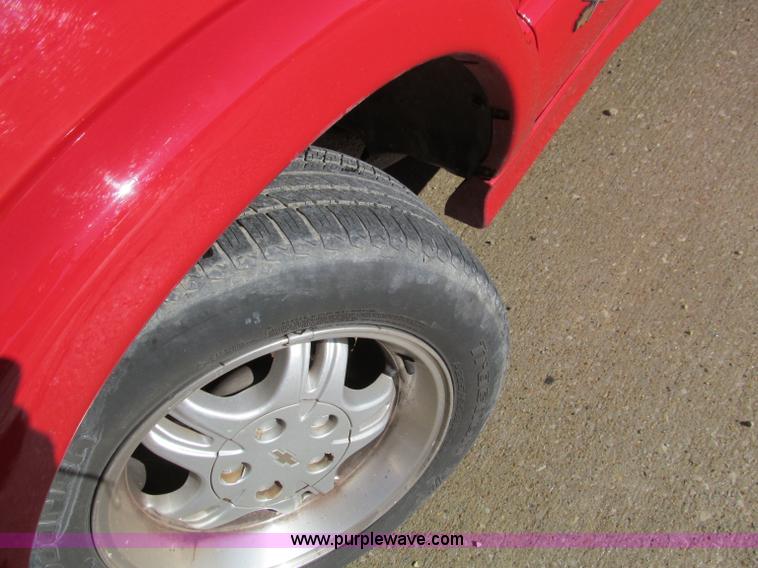 image for item F4672 2000 Chevrolet S10 Xtreme Extended Cab pickup truck