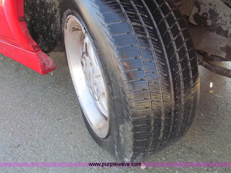 image for item F4672 2000 Chevrolet S10 Xtreme Extended Cab pickup truck