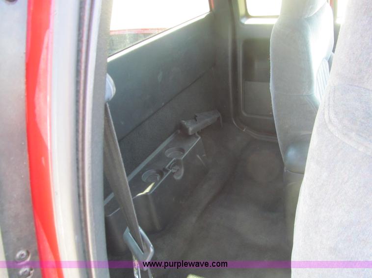 image for item F4672 2000 Chevrolet S10 Xtreme Extended Cab pickup truck