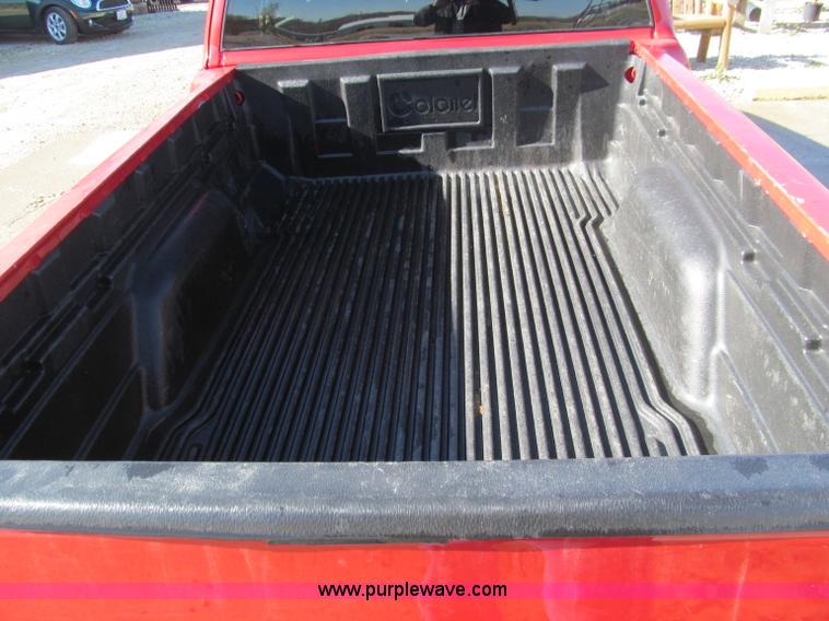 image for item F4672 2000 Chevrolet S10 Xtreme Extended Cab pickup truck