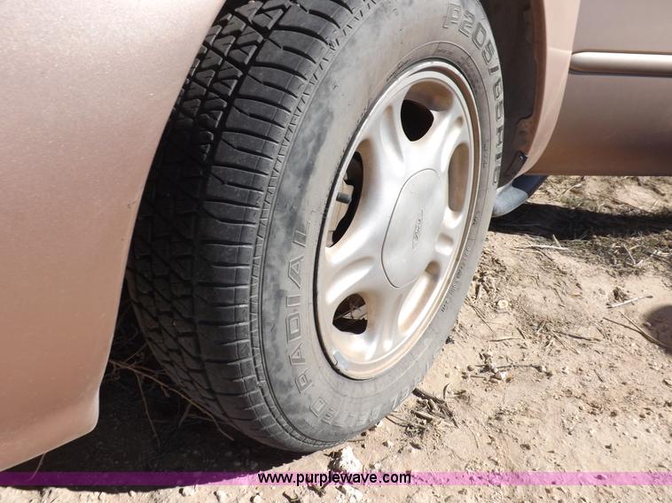 image for item F6298 1997 Ford Taurus GL