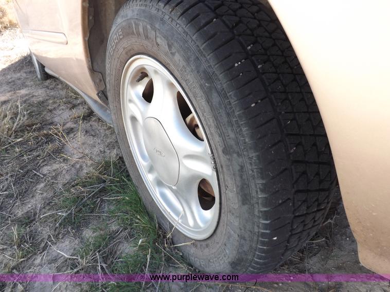 image for item F6298 1997 Ford Taurus GL