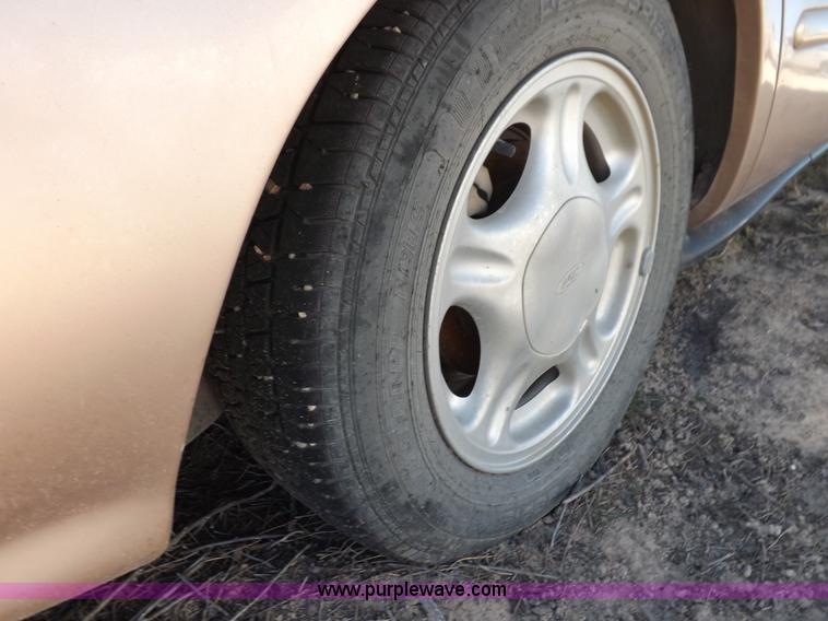 image for item F6298 1997 Ford Taurus GL