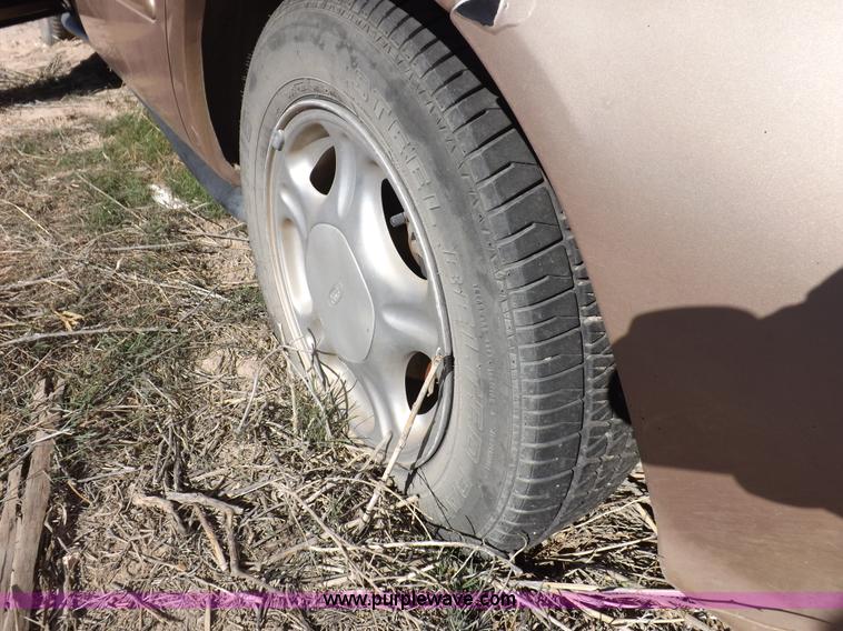 image for item F6298 1997 Ford Taurus GL