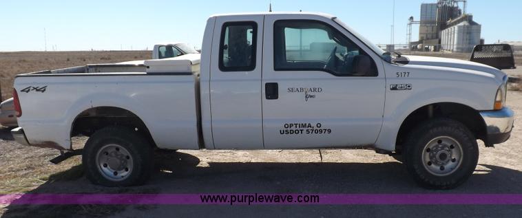 image for item F6299 2004 Ford F250 XLT Super Duty SuperCab pickup truck