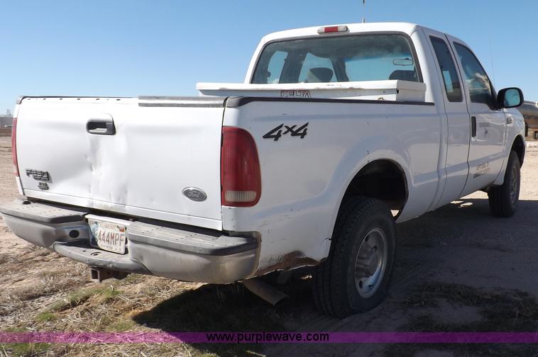 image for item F6299 2004 Ford F250 XLT Super Duty SuperCab pickup truck