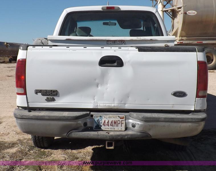 image for item F6299 2004 Ford F250 XLT Super Duty SuperCab pickup truck