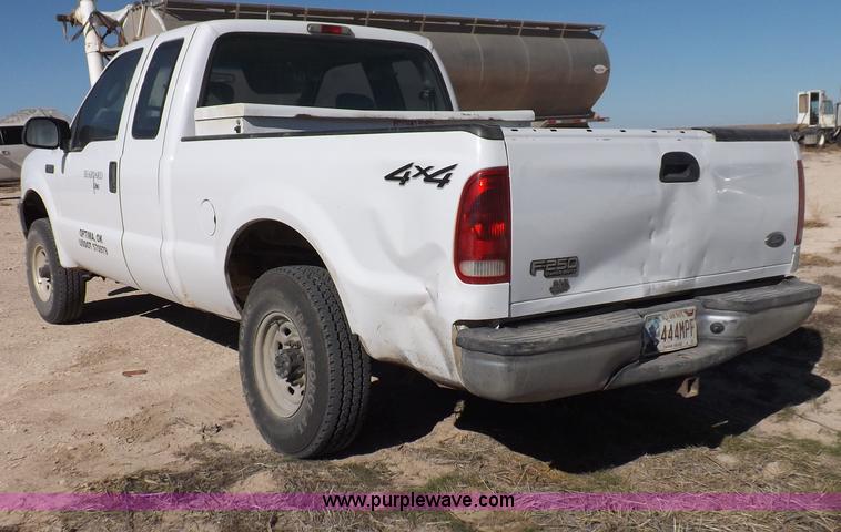 image for item F6299 2004 Ford F250 XLT Super Duty SuperCab pickup truck