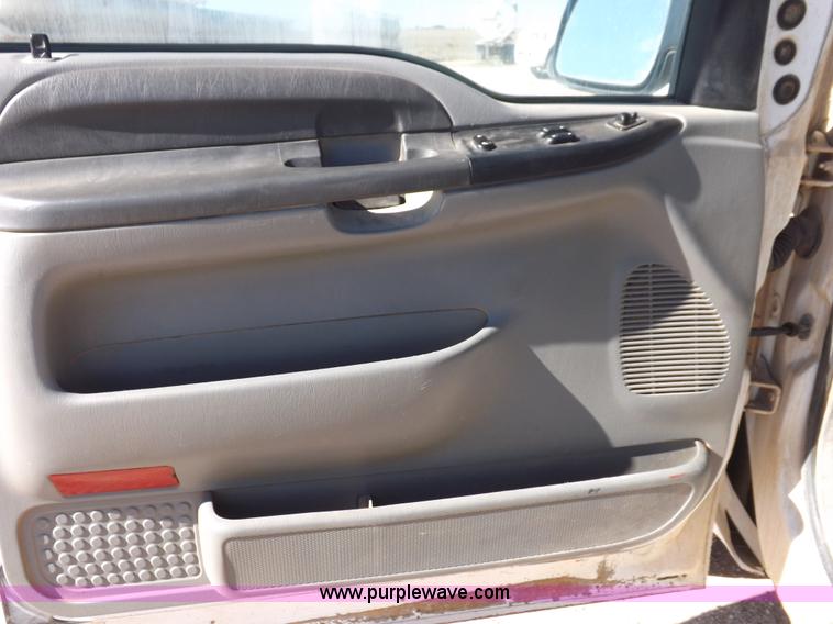 image for item F6299 2004 Ford F250 XLT Super Duty SuperCab pickup truck