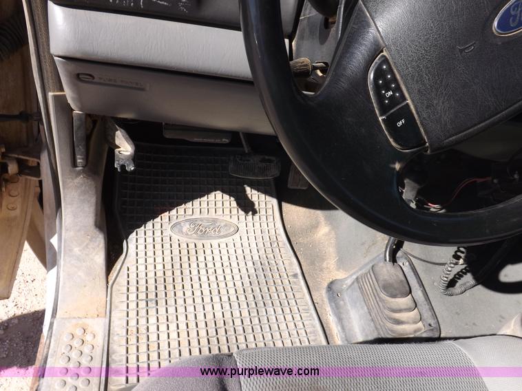 image for item F6299 2004 Ford F250 XLT Super Duty SuperCab pickup truck