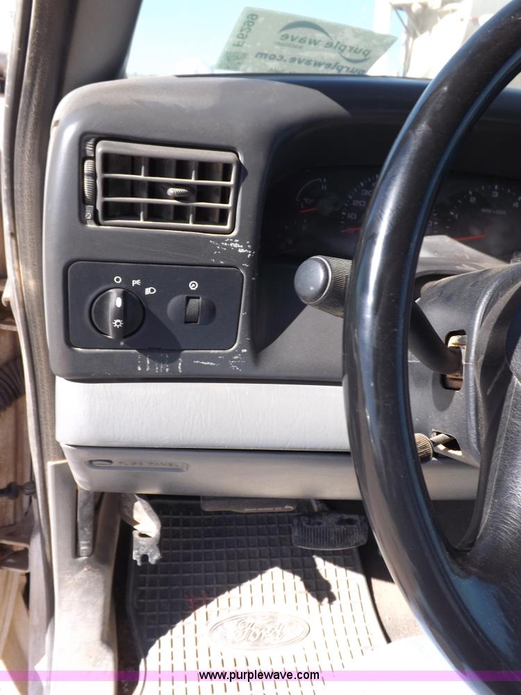 image for item F6299 2004 Ford F250 XLT Super Duty SuperCab pickup truck