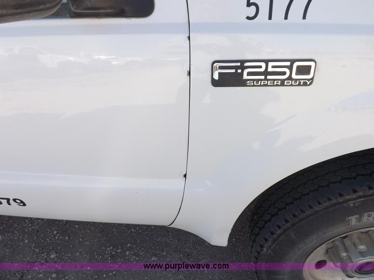 image for item F6299 2004 Ford F250 XLT Super Duty SuperCab pickup truck