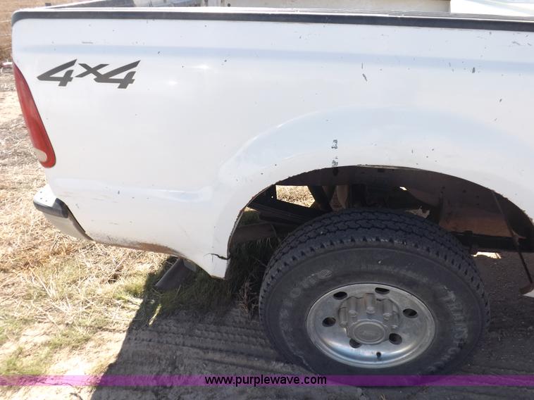 image for item F6299 2004 Ford F250 XLT Super Duty SuperCab pickup truck