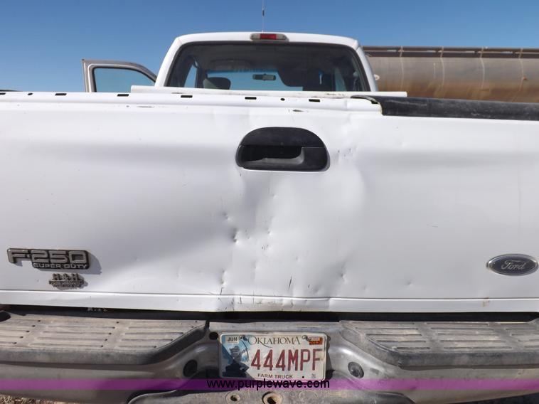 image for item F6299 2004 Ford F250 XLT Super Duty SuperCab pickup truck