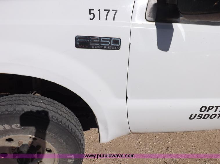 image for item F6299 2004 Ford F250 XLT Super Duty SuperCab pickup truck