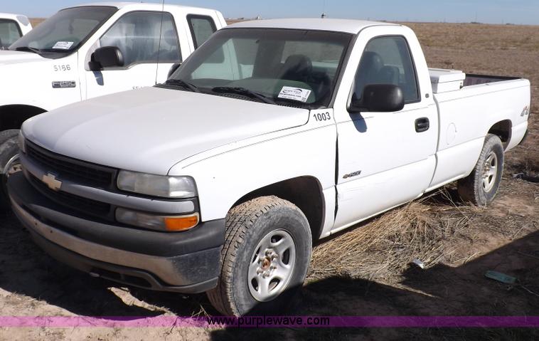 image for item F6300 2000 Chevrolet Silverado 1500 pickup truck