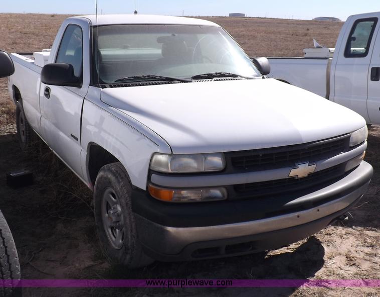image for item F6300 2000 Chevrolet Silverado 1500 pickup truck