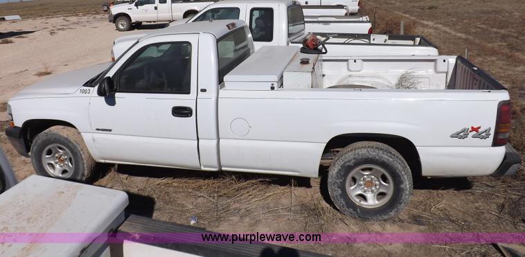 image for item F6300 2000 Chevrolet Silverado 1500 pickup truck