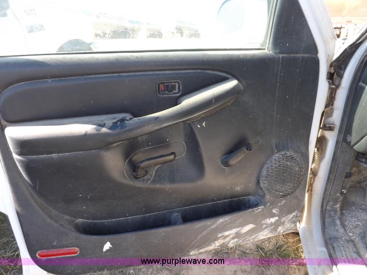 image for item F6300 2000 Chevrolet Silverado 1500 pickup truck