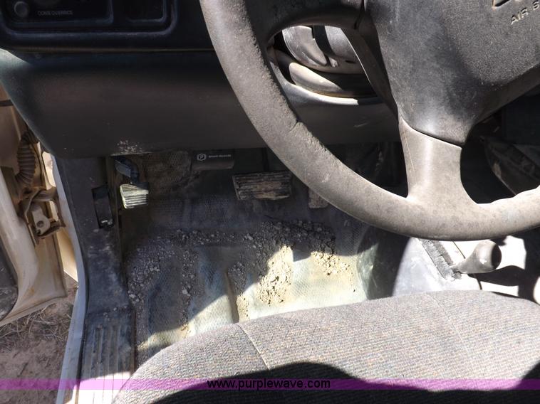 image for item F6300 2000 Chevrolet Silverado 1500 pickup truck