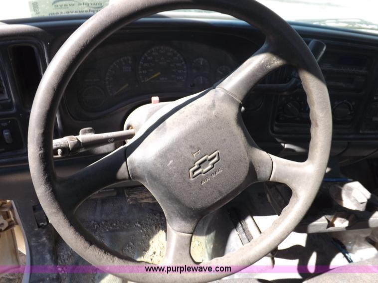 image for item F6300 2000 Chevrolet Silverado 1500 pickup truck