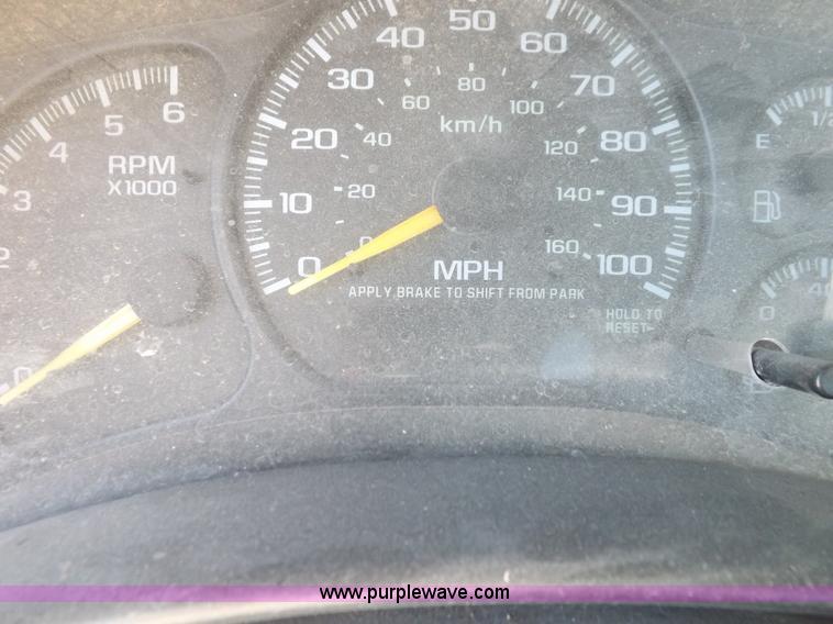 image for item F6300 2000 Chevrolet Silverado 1500 pickup truck