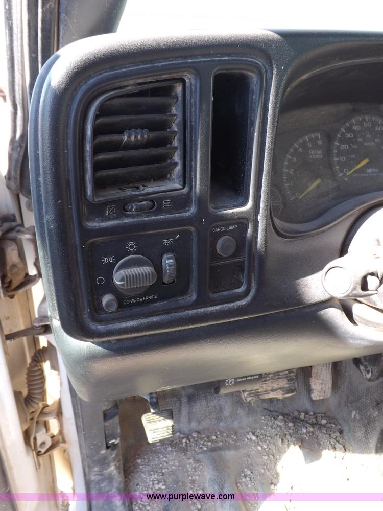 image for item F6300 2000 Chevrolet Silverado 1500 pickup truck