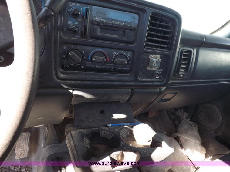 image for item F6300 2000 Chevrolet Silverado 1500 pickup truck