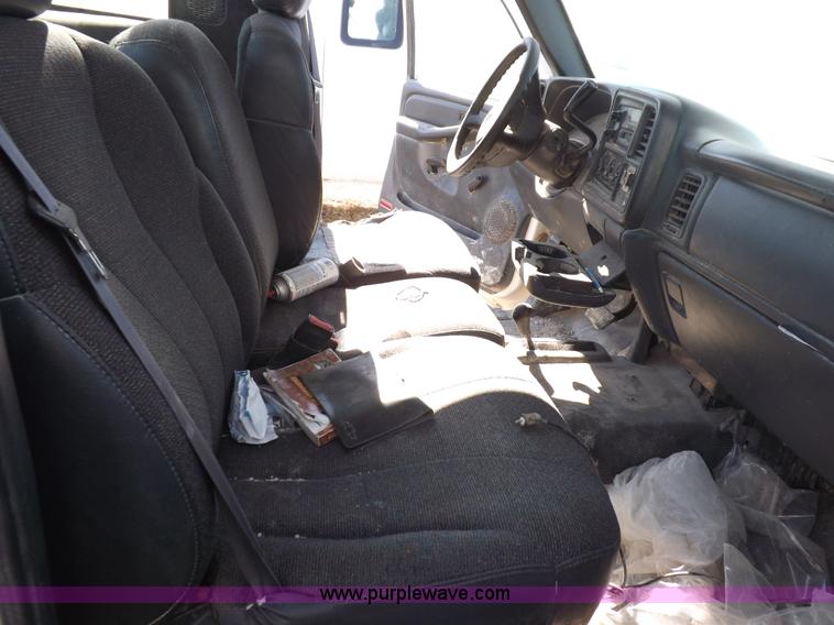 image for item F6300 2000 Chevrolet Silverado 1500 pickup truck