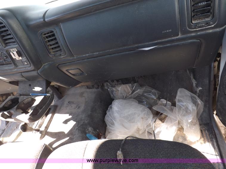 image for item F6300 2000 Chevrolet Silverado 1500 pickup truck