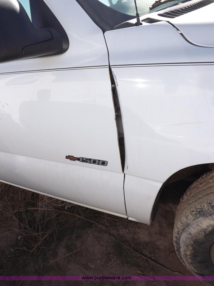 image for item F6300 2000 Chevrolet Silverado 1500 pickup truck