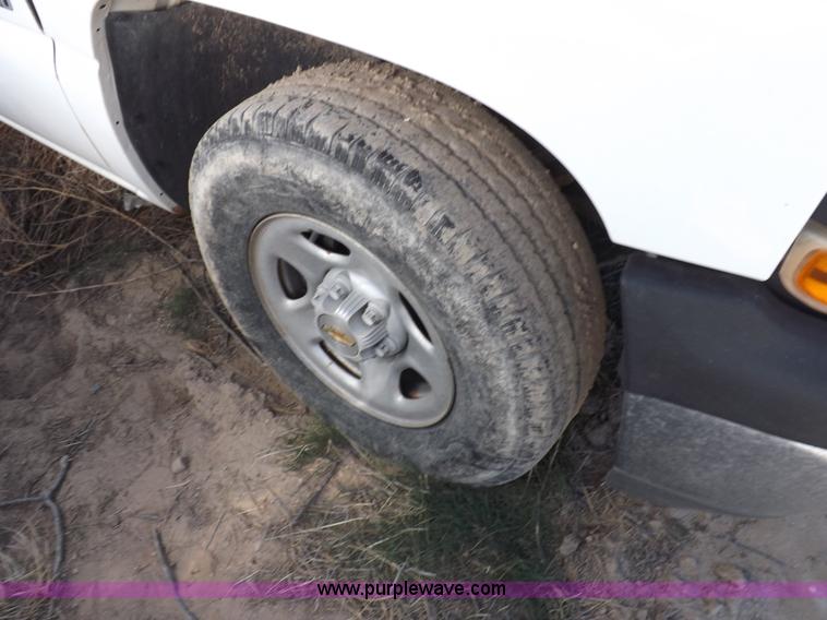 image for item F6300 2000 Chevrolet Silverado 1500 pickup truck