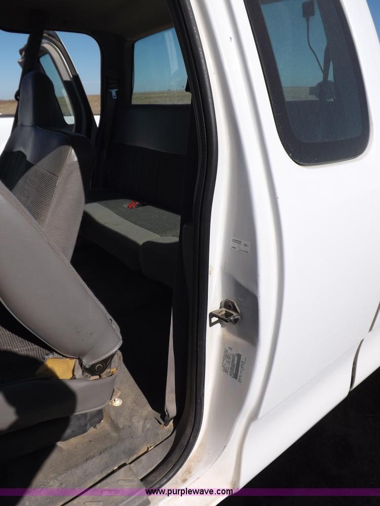 image for item F6302 1998 Ford F150 XL SuperCab pickup truck