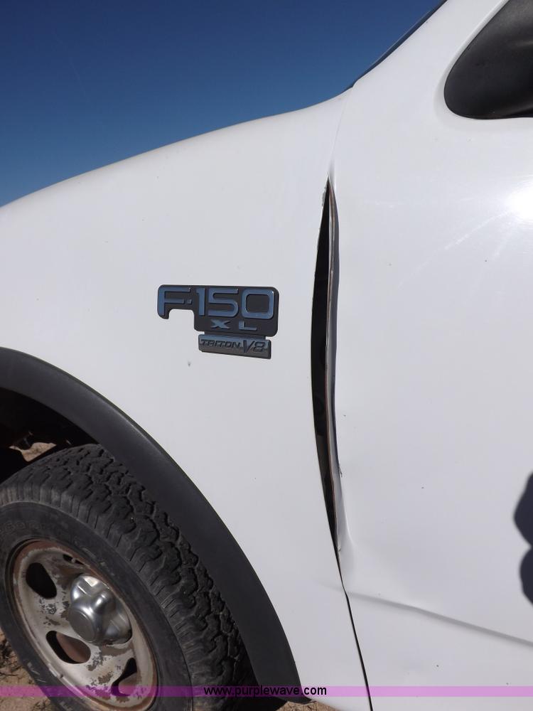 image for item F6302 1998 Ford F150 XL SuperCab pickup truck