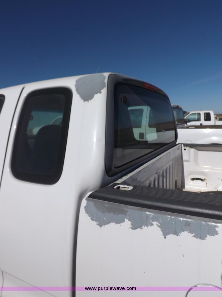 image for item F6302 1998 Ford F150 XL SuperCab pickup truck