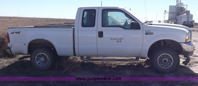 image for item F6303 2004 Ford F250 XLT Super Duty SuperCab pickup truck