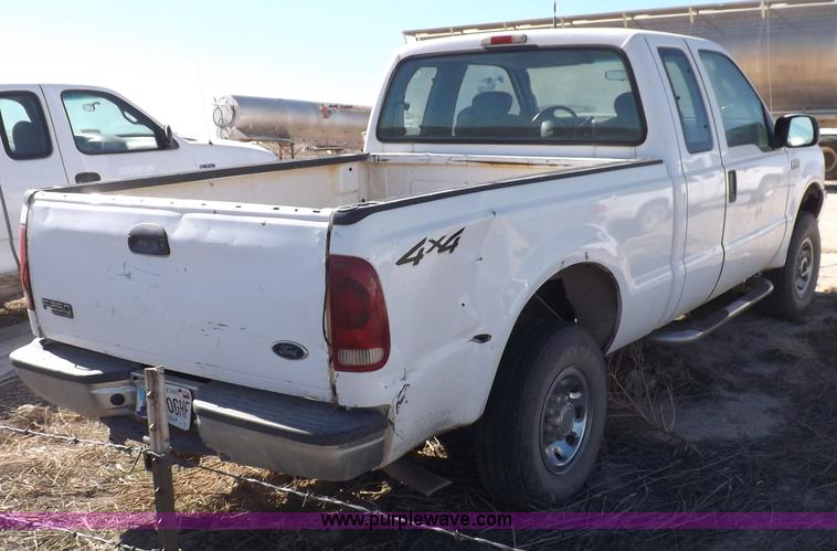 image for item F6303 2004 Ford F250 XLT Super Duty SuperCab pickup truck