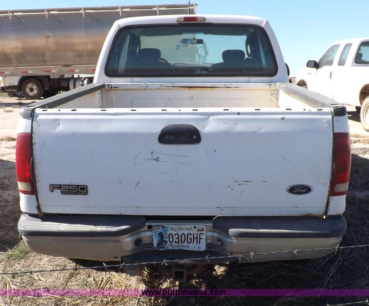 image for item F6303 2004 Ford F250 XLT Super Duty SuperCab pickup truck