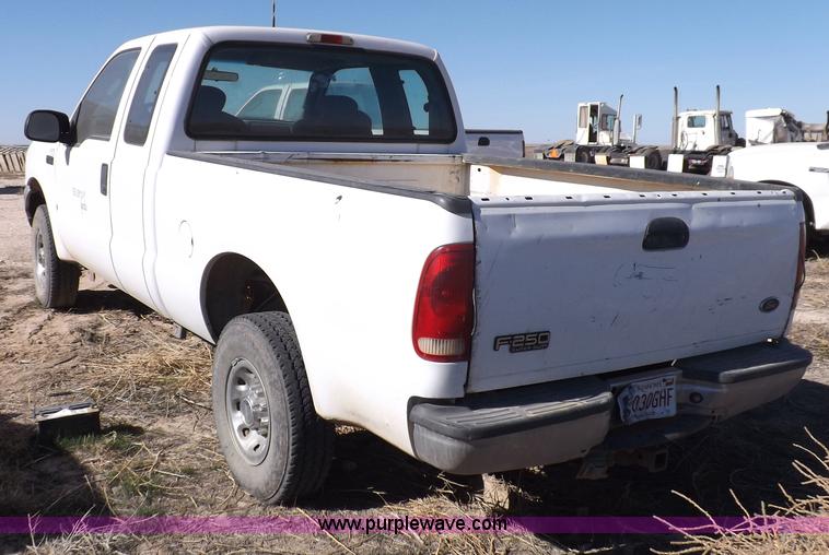 image for item F6303 2004 Ford F250 XLT Super Duty SuperCab pickup truck