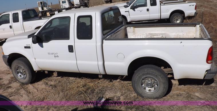 image for item F6303 2004 Ford F250 XLT Super Duty SuperCab pickup truck