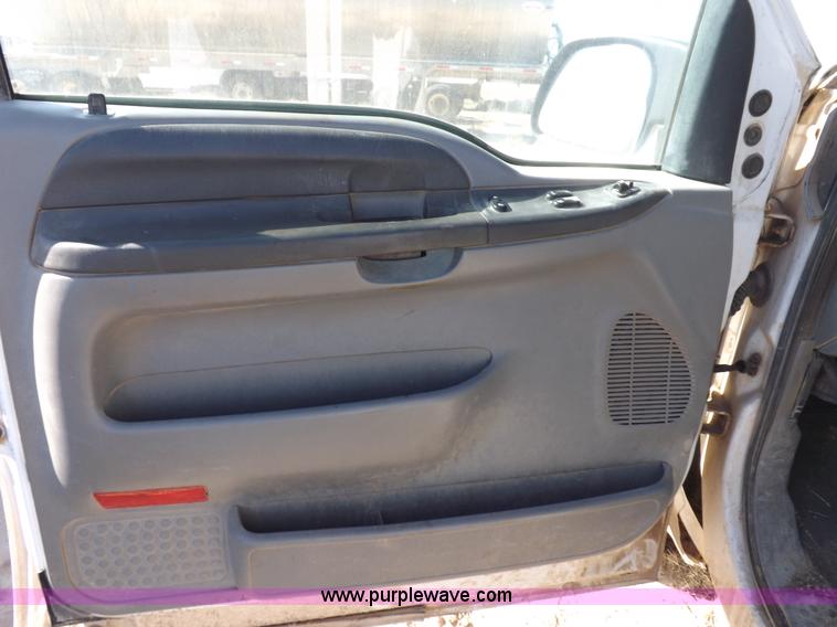 image for item F6303 2004 Ford F250 XLT Super Duty SuperCab pickup truck