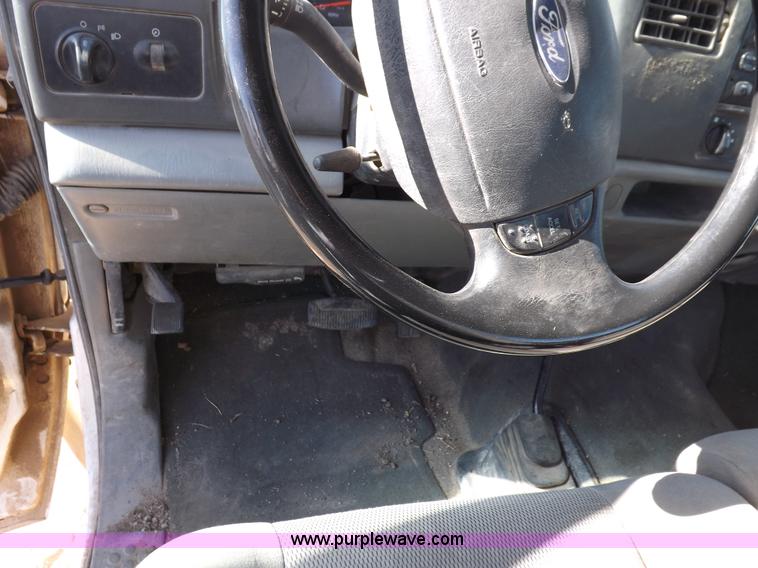 image for item F6303 2004 Ford F250 XLT Super Duty SuperCab pickup truck